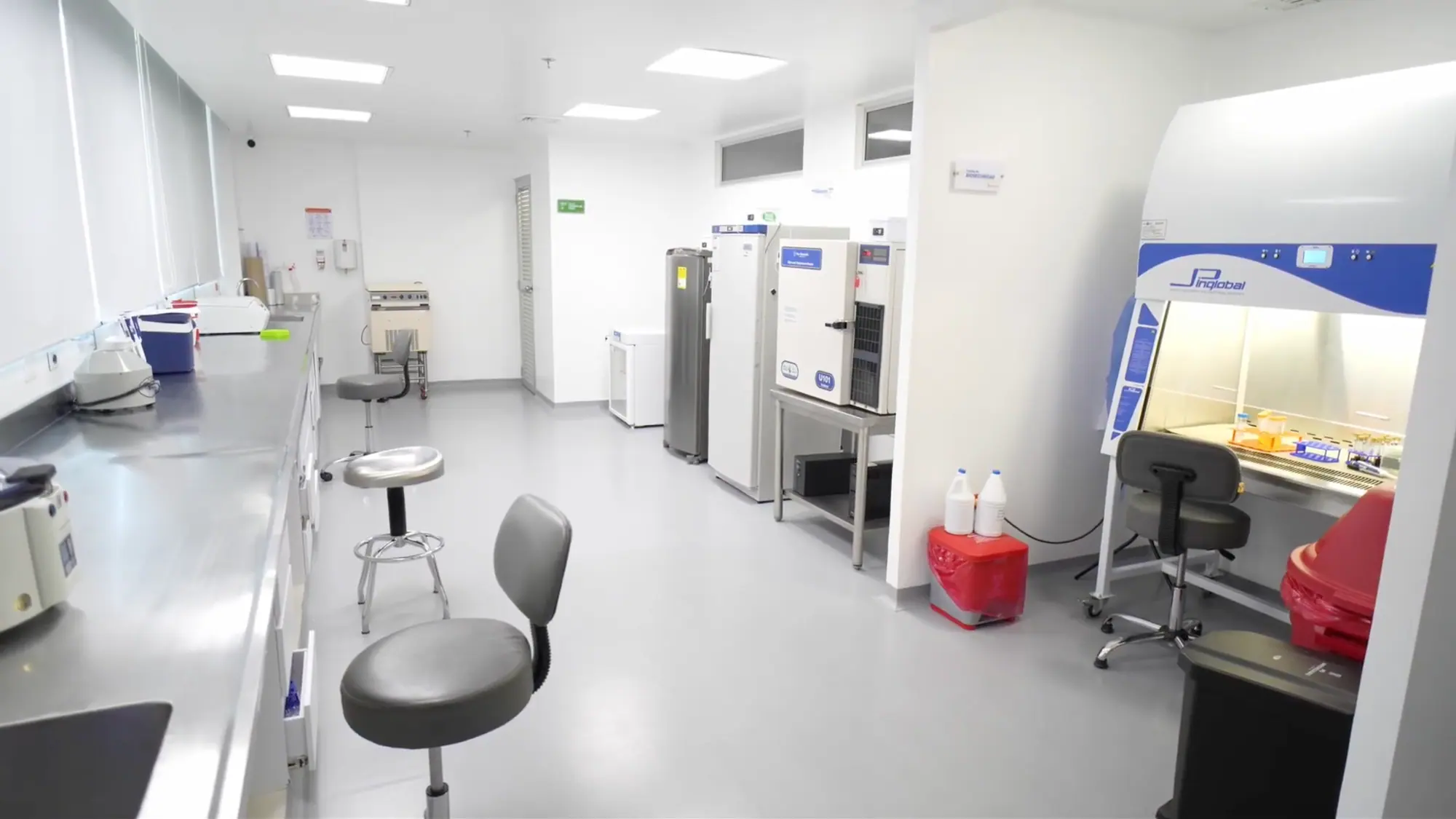 Allied's laboratory suite in Barranquilla, with work benches, a biosafety cabinet and temperature-controlled storage units.